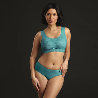 Anita-Essential-Lace-Padded-Cup-Bralette-Light-Smaragd-5400189-Lifestyle