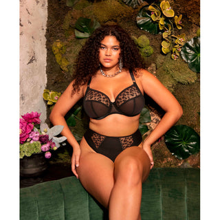 Elomi-Lingerie-Namrah-Jet-Black-Bandless-Plunge-Bra-EL301336JET-High-Leg-Brief-EL301353JET-Lifestyle